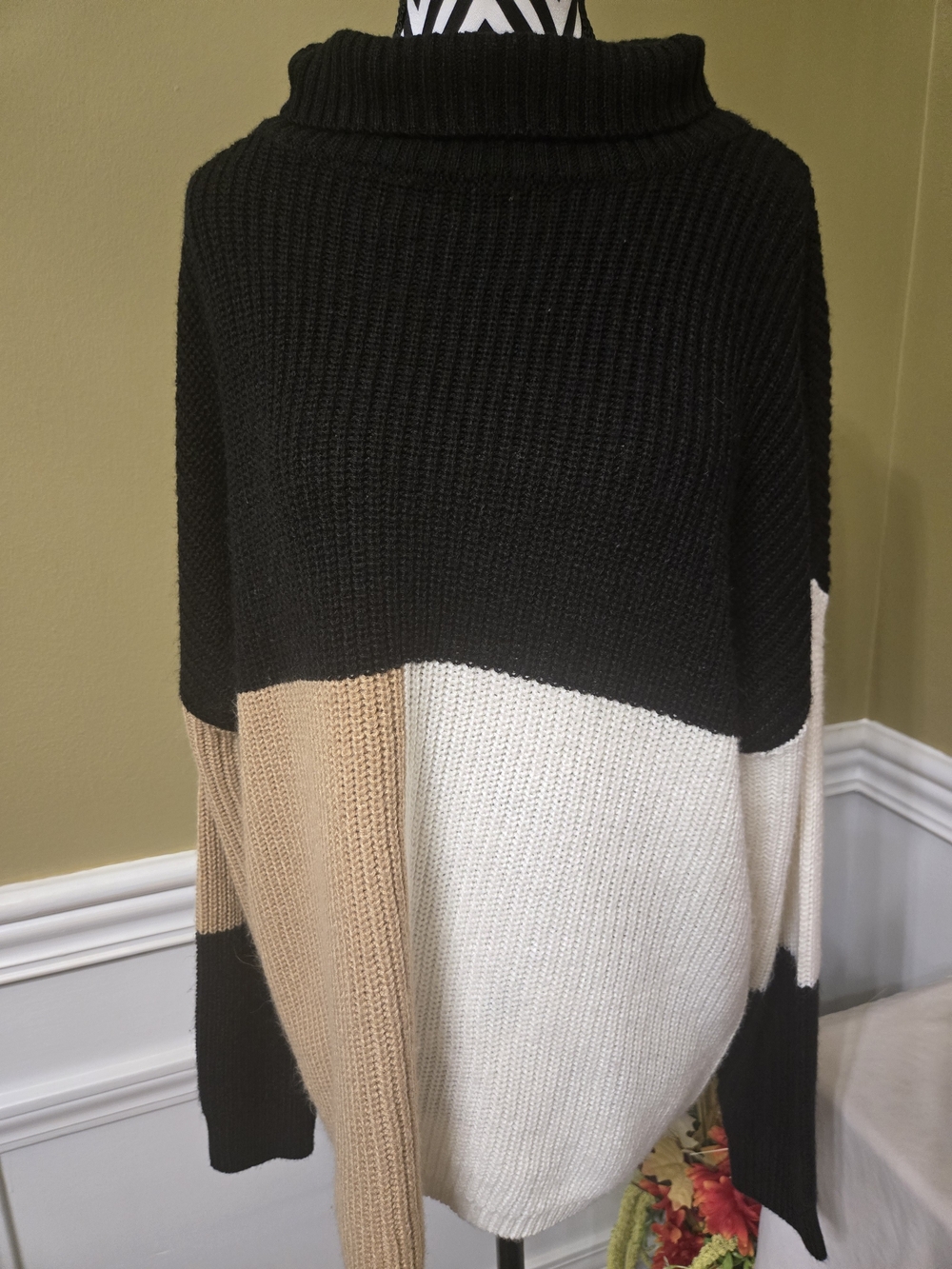 Trendy Thread Long Sleeve Colorblock Turtleneck Sweater - Black, Cream & Tan 2X